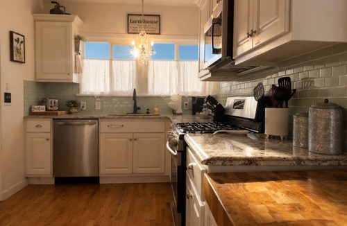 Panguitch House | Restored 1920s Corner Cottage – Bryce Gateway Retreat
