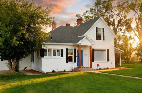 Panguitch House | Restored 1920s Corner Cottage – Bryce Gateway Retreat