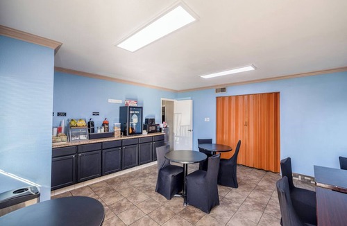 Barstow Hotel | Restored Retro Room Deluxe King Bed Steps Away from Iconic Route 66 Attractions