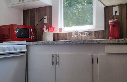 Weott Cabin | Retro Cabin in the Redwoods - remote location close to hiking and the river