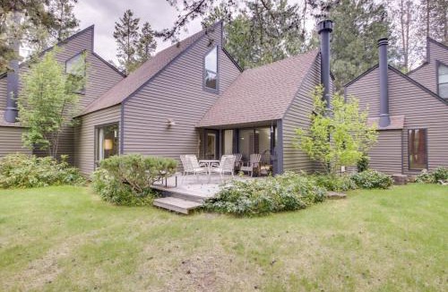 Overlook Park House | Retro Dog-Friendly Condo with Fireplace Wi-Fi & SHARC Access