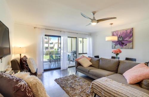 Twin Palms Apartment | Retro-Inspired Palm Springs Condo with Pool View!