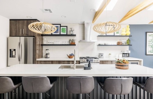 Camelback East House | Retro Mid-Mod Vibes Getaway (Centrally Located)