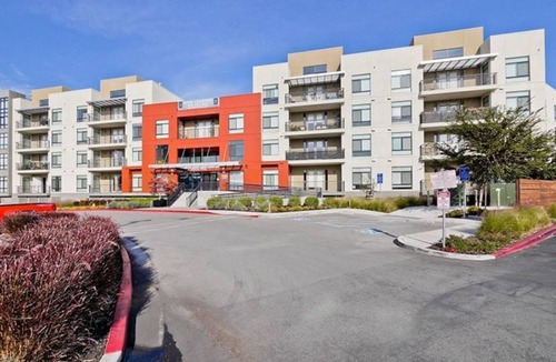 Campbell Condo | Revere 1BR Condo with Pool – Modern & Bright Stay