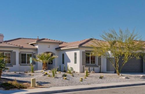 Desert Hot Springs House | Ridge Overlook Stunning Mountain Views