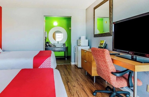 Ridgecrest Hotel | Ridgecrest Getaway: Room with 2 Queen Beds Perfect for Weekend Adventurers