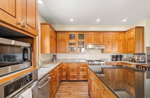 Brian Head Cabin | Ridgeview Retreat - Huge Cabin w/Private Hot Tub