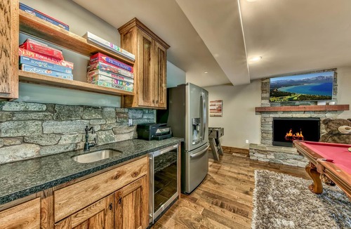 Montgomery Estates House | Rimrock Mansion 6BR, 4BA, Spa, Billiards