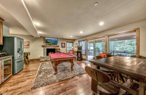Montgomery Estates House | Rimrock Mansion 6BR, 4BA, Spa, Billiards
