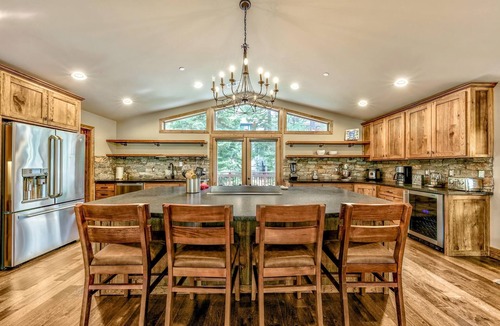 Montgomery Estates House | Rimrock Mansion 6BR, 4BA, Spa, Billiards