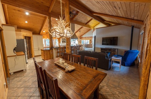 Deschutes River Woods Cabin | Risa Cabin: Full Lodge | Lake, Hot Tub, 9 Acres
