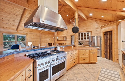 Deschutes River Woods Cabin | Risa Cabin: Full Lodge | Lake, Hot Tub, 9 Acres