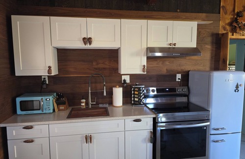 Payson Cabin | River access, Quiet, Family and pet friendly. Best mountain views in the valley