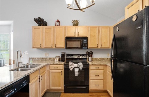 Pigeon Forge Ski Chalet | River Bear-Riverfront in Pigeon Forge