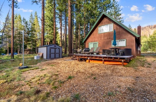 Christmas Valley House | River Front Chalet, quiet location 2782B