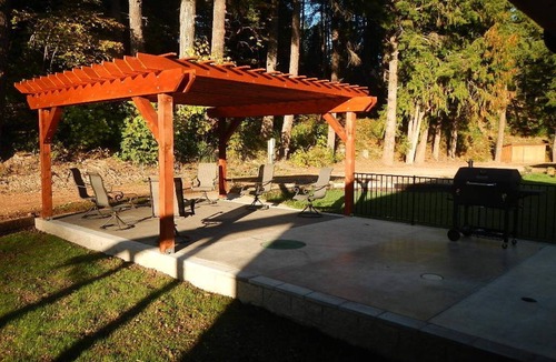 Douglas County House | River Front Hideaway in the Southern Oregon Cascade Mountains
