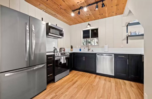 Camp Nelson Cabin | River Haus Sequoia | Hot Tub+New+King Beds+Views! - Holiday Home