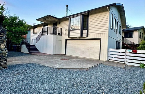 Guerneville House | River Haven: Hot Tub, Outdoor Lounge, Walk to Beach