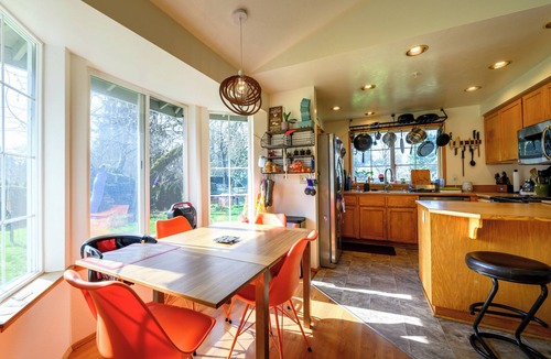 Central Oregon House | River House: country living close to everything!