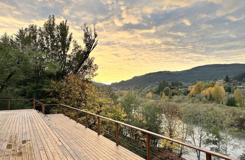 Brookings House | River Oasis, all the comforts of home, with the beauty of the Chetco River!
