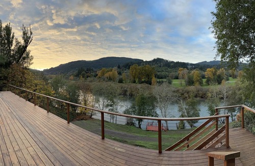 Brookings House | River Oasis, all the comforts of home, with the beauty of the Chetco River!