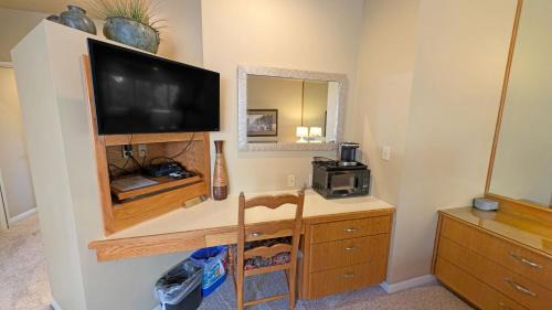 Century West Apartment | River Ridge 324B