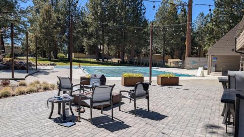 Century West Apartment | River Ridge 324B