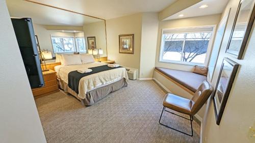 Century West Apartment | River Ridge 328B