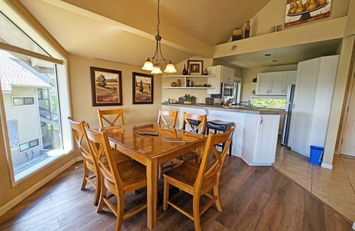 Century West Condo | River Ridge 423A - Scenic Views and Cozy Comfort at Mt. Bachelor Village