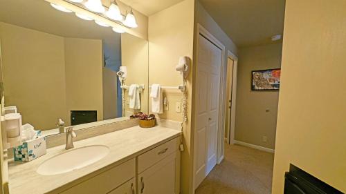 Century West House | River Ridge 423B