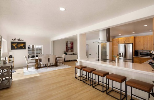 Leaburg House | River's Rest - Waterfront Views, Hot Tub, Grill & Fire Pit 3 Bedroom Home
