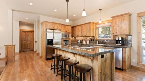 RiverWild House | River Wild Family Lodge in Bend OR