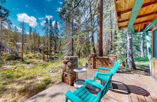 Pla-Vada Woodlands House | Riverfront dog-friendly retreat with a rustic flair & wood stove near skiing