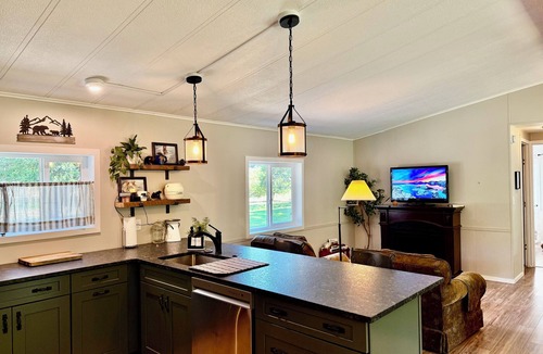 Trail House | Riverfront Gem with Big Deck, Fishing & Adventure. Comfy beds, upgraded beauty