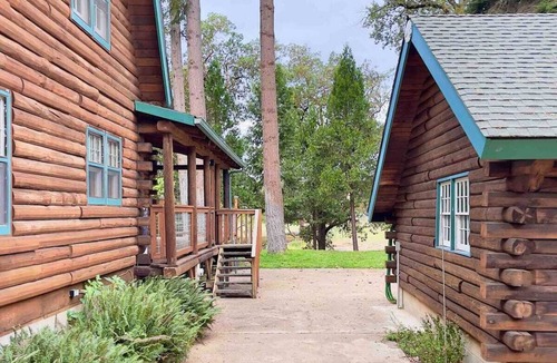 Roseburg Cabin | Riverfront Log Cabin in Roseburg’s Wine Country