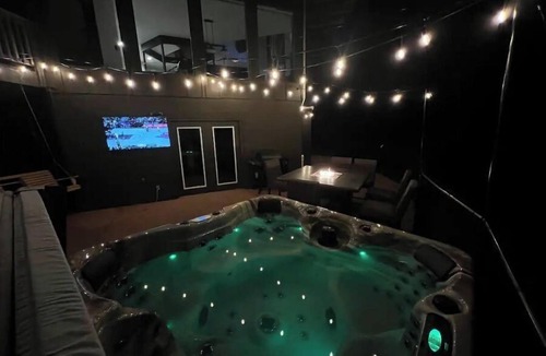 Trail House | Riverfront Oregon Retreat w/Hot tub & Pool