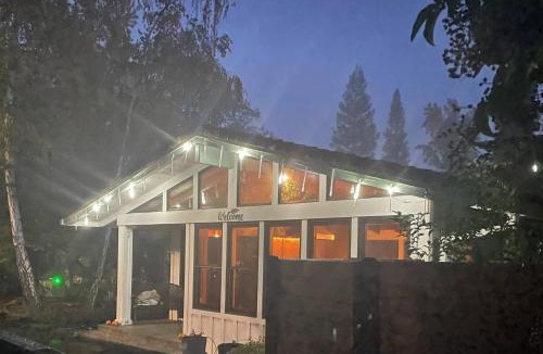 Cascade House | Riverside holiday home sleeps 10