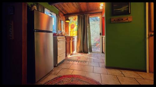 Three Rivers House | Riverview Bungalow - Pet Friendly