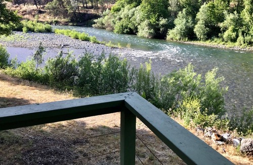 Junction City House | RiverView Cabin steps from the Trinity River and 10-minutes from Weaverville