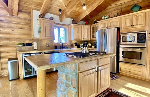 Lake Davis Cabin | RnR Mountaintop Log Home -Extraordinary Views and Private Pickleball Court
