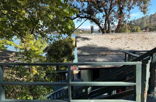 Lower Lake House | RnR on the Lake - an oasis in nature!