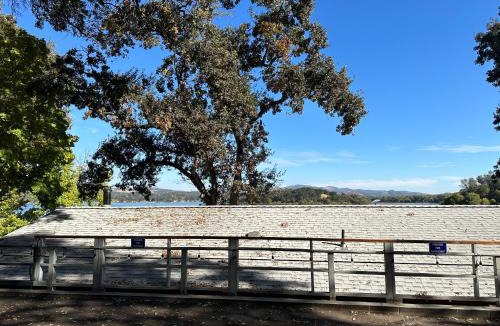 Lower Lake House | RnR on the Lake - an oasis in nature!