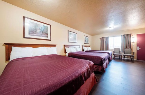 Madras Hotel | Road Trip Ready Room w/Free Parking, Pets Allowed – Perfect Stopover