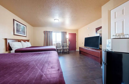 Madras Hotel | Road Trip Ready Room w/Free Parking, Pets Allowed – Perfect Stopover