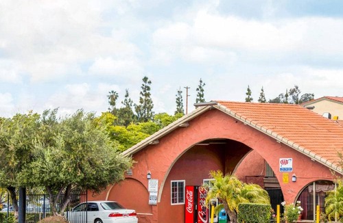 Lemon Grove Hotel | Rodeway Inn Lemon Grove San Diego East