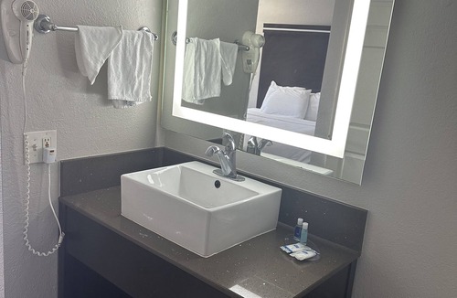 Lemon Grove Hotel | Rodeway Inn Lemon Grove San Diego East