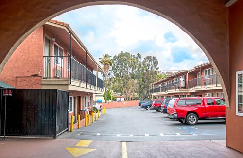 Lemon Grove Hotel | Rodeway Inn Lemon Grove San Diego East