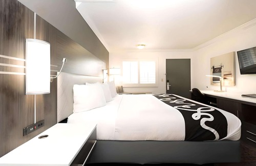 East San Jose Hotel | Rodeway Inn San Jose HWY-101 Tully Rd Exit
