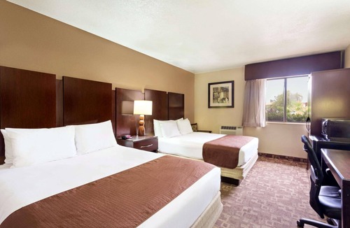 Chandler Hotel | Rodeway Inn & Suites Chandler - Phoenix South I-10