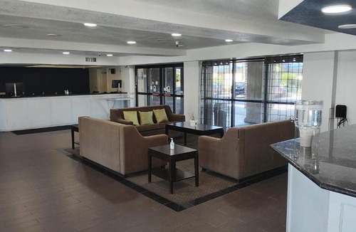 Rancho Cordova Hotel | Rodeway Inn & Suites Rancho Cordova - Folsom